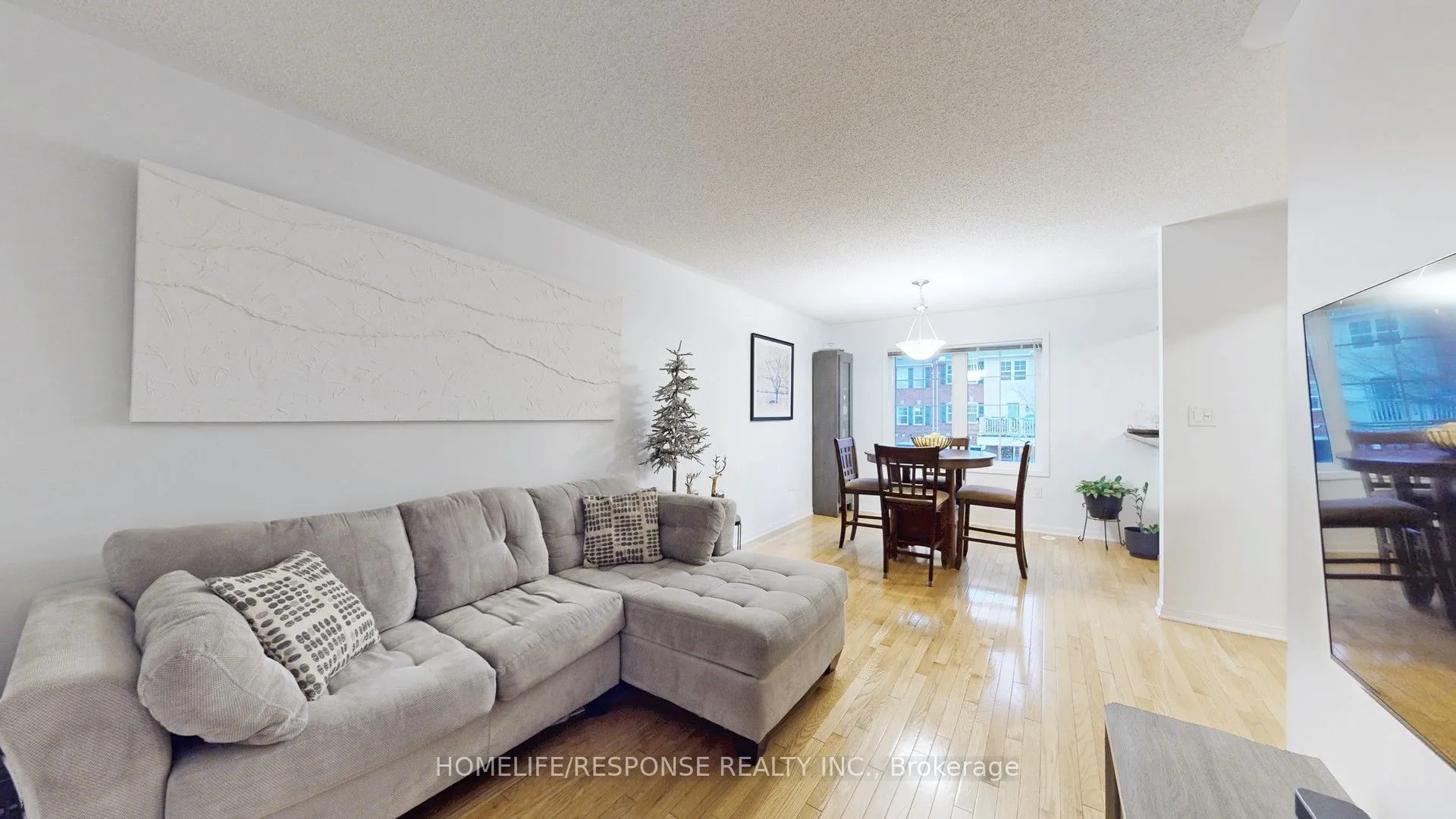 Att/Row/Townhouse kitchen at 931 Deverell Place Milton