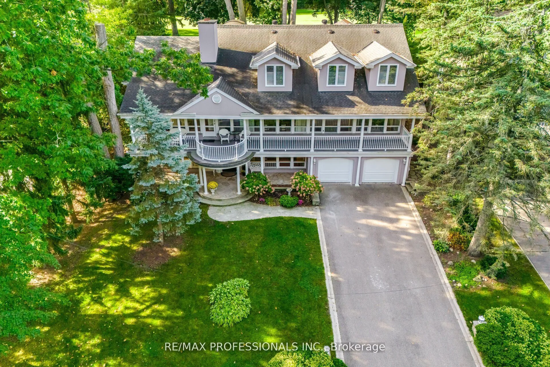 Detached living room at 32 Edenbrook Hill Toronto
