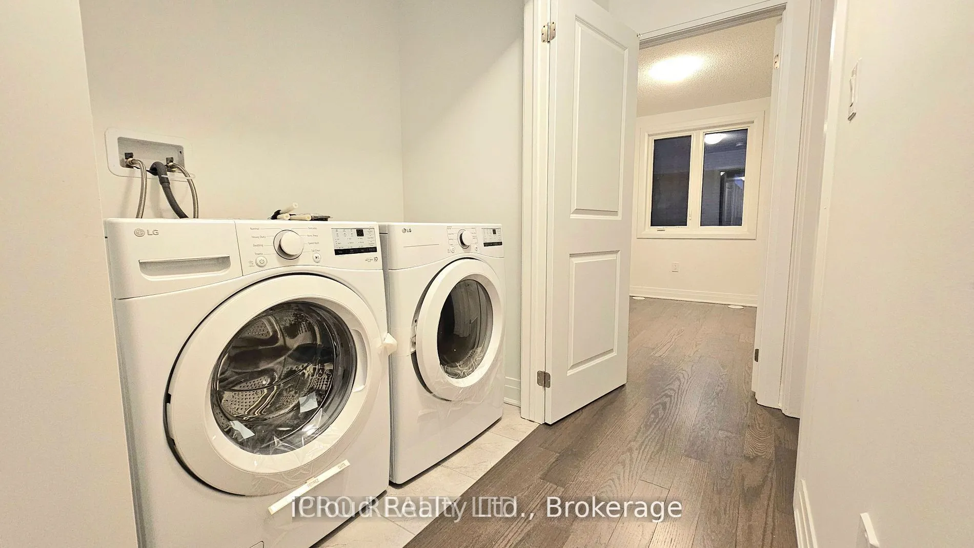 Att/Row/Townhouse 4 bedroom 4 bathroom at 5173 Zionkate Lane in Mississauga - MLS# W12594930