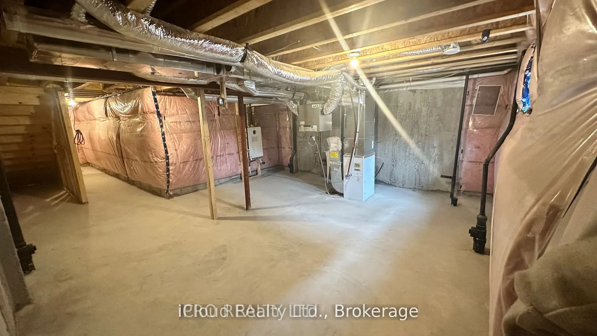 Att/Row/Townhouse kitchen at 5173 Zionkate Lane Mississauga