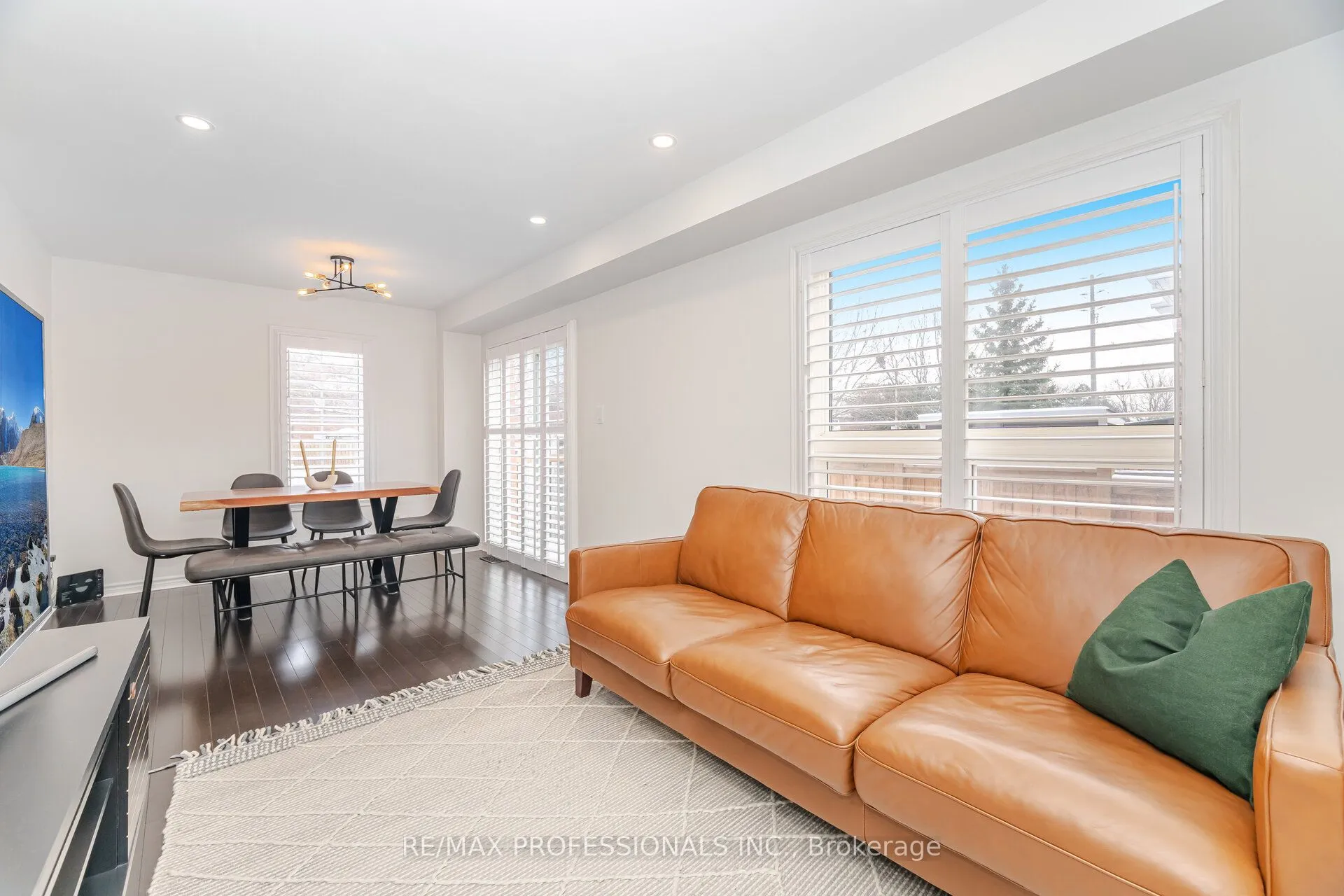 Att/Row/Townhouse kitchen at 2 Dawson Crescent Milton