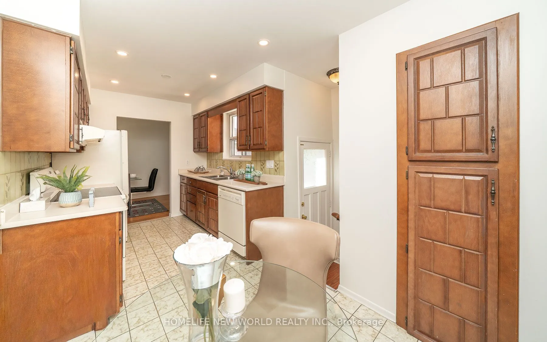 Detached kitchen at 308 Sentinel Road Toronto