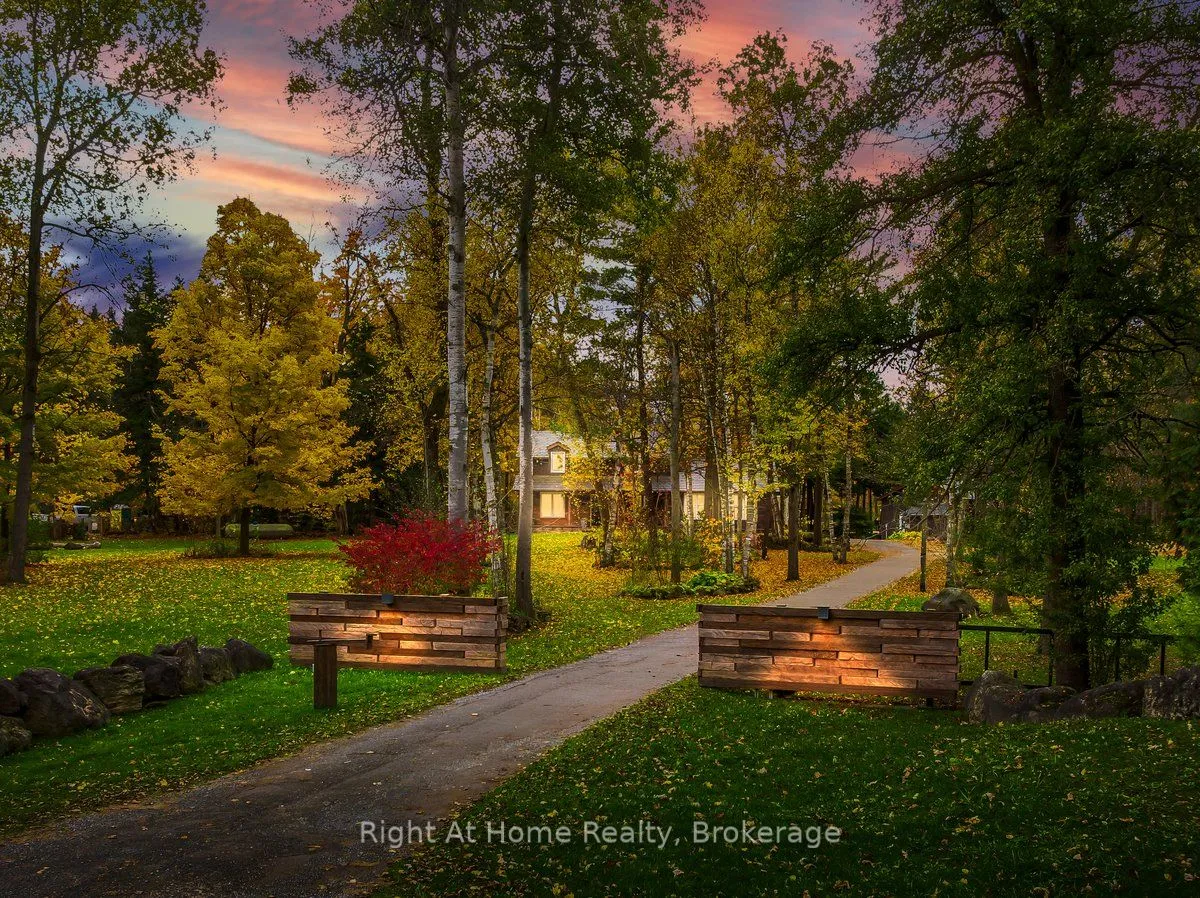 Detached interior view at 9658 Second Line Milton