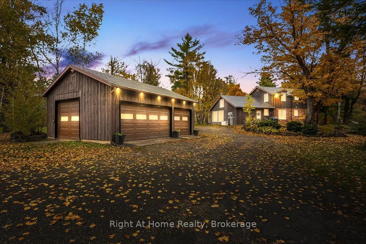 Detached 8 bedroom 6 bathroom at 9658 Second Line in Milton - MLS# W12596604