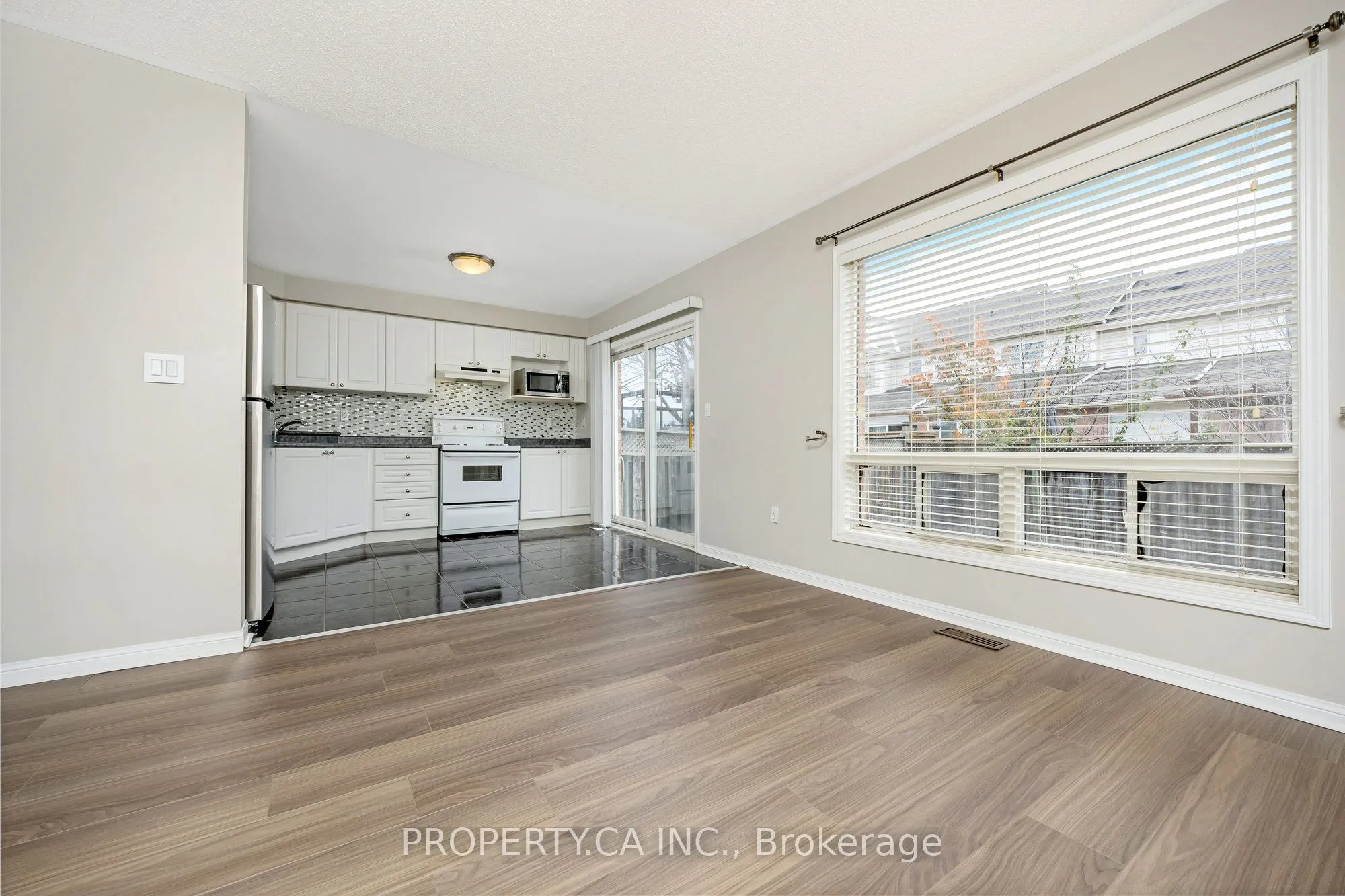 Att/Row/Townhouse kitchen at 1637 Stover Crescent Milton