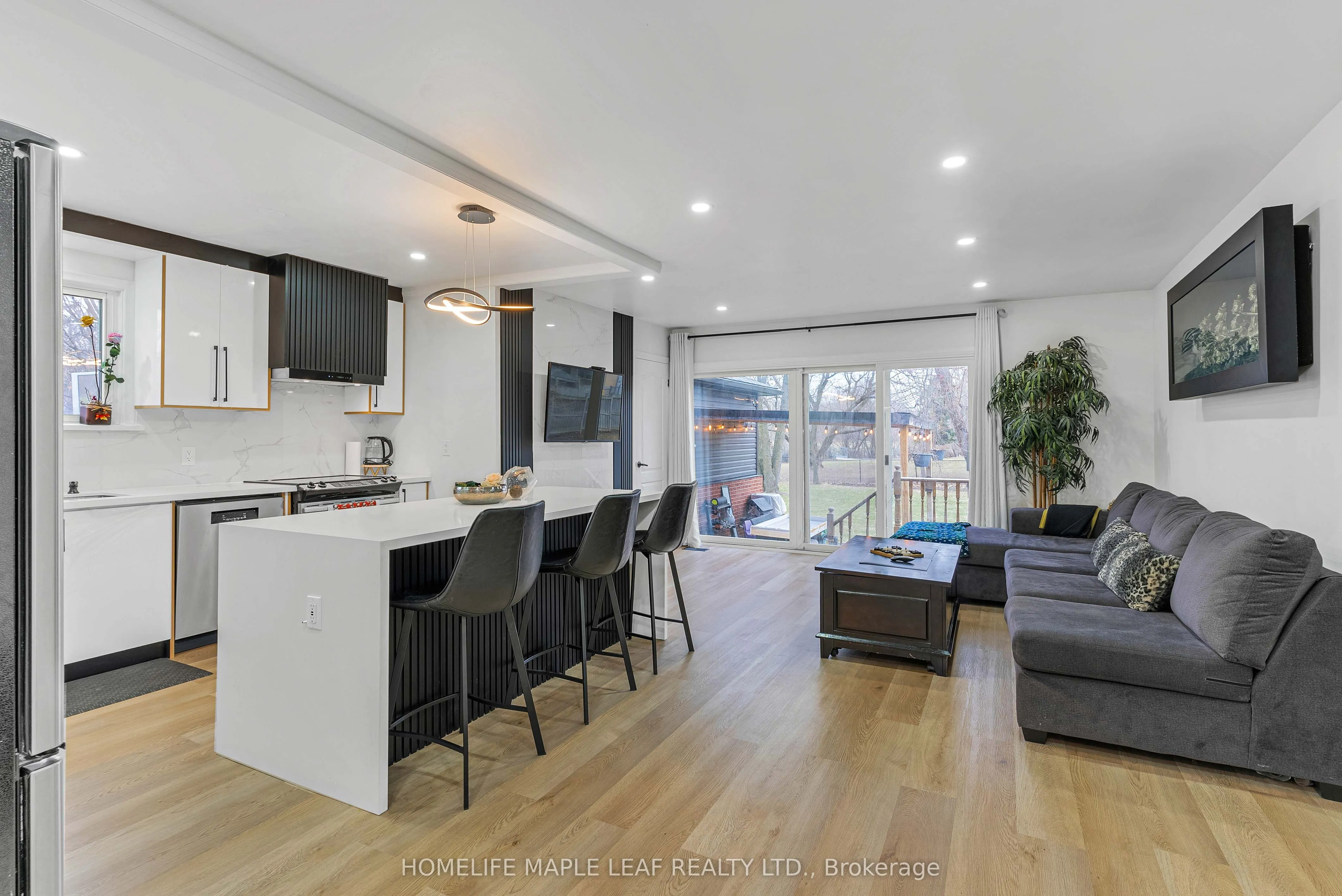 Detached kitchen at 292 Woodward Avenue Milton