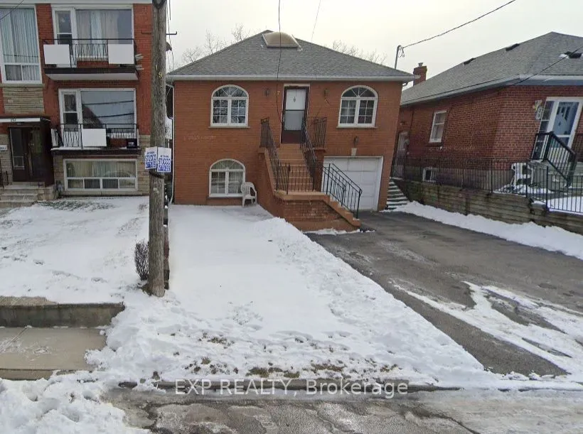 Detached 2 bedroom 2 bathroom at 27 Venn Crescent in Toronto - MLS# W12599730