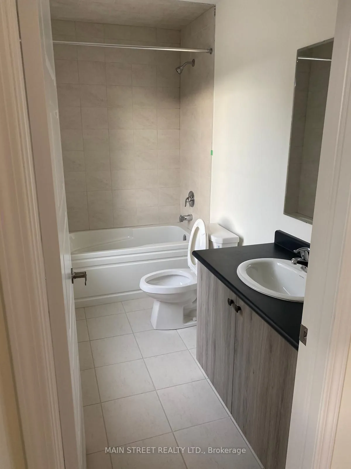 Att/Row/Townhouse kitchen at 899 Ash Gate Milton