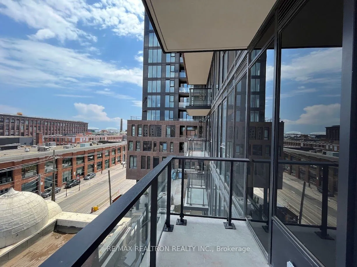 Condo Apartment kitchen at 270 Dufferin Street Toronto