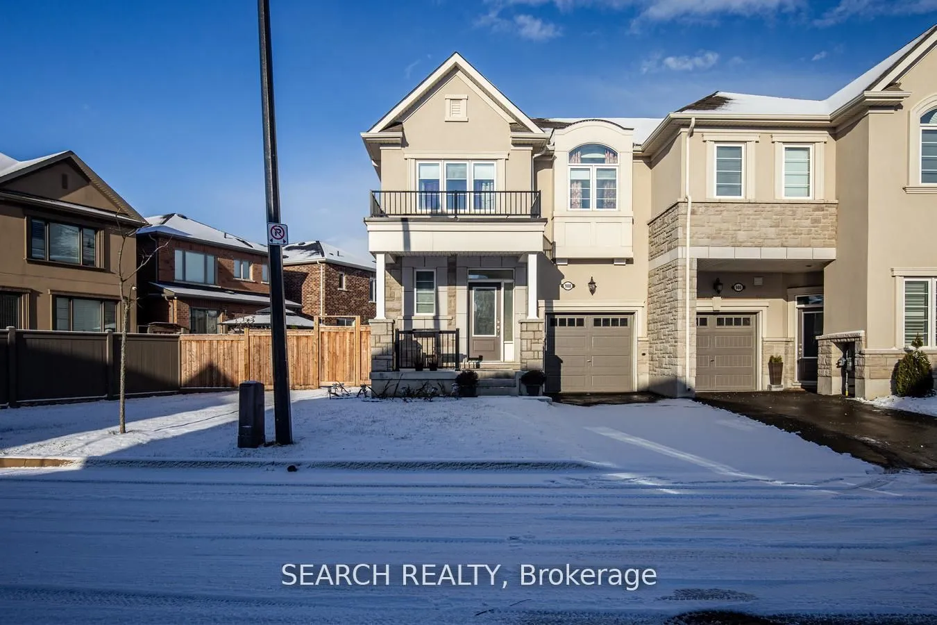 Att/Row/Townhouse interior view at 988 Cherry Court Milton