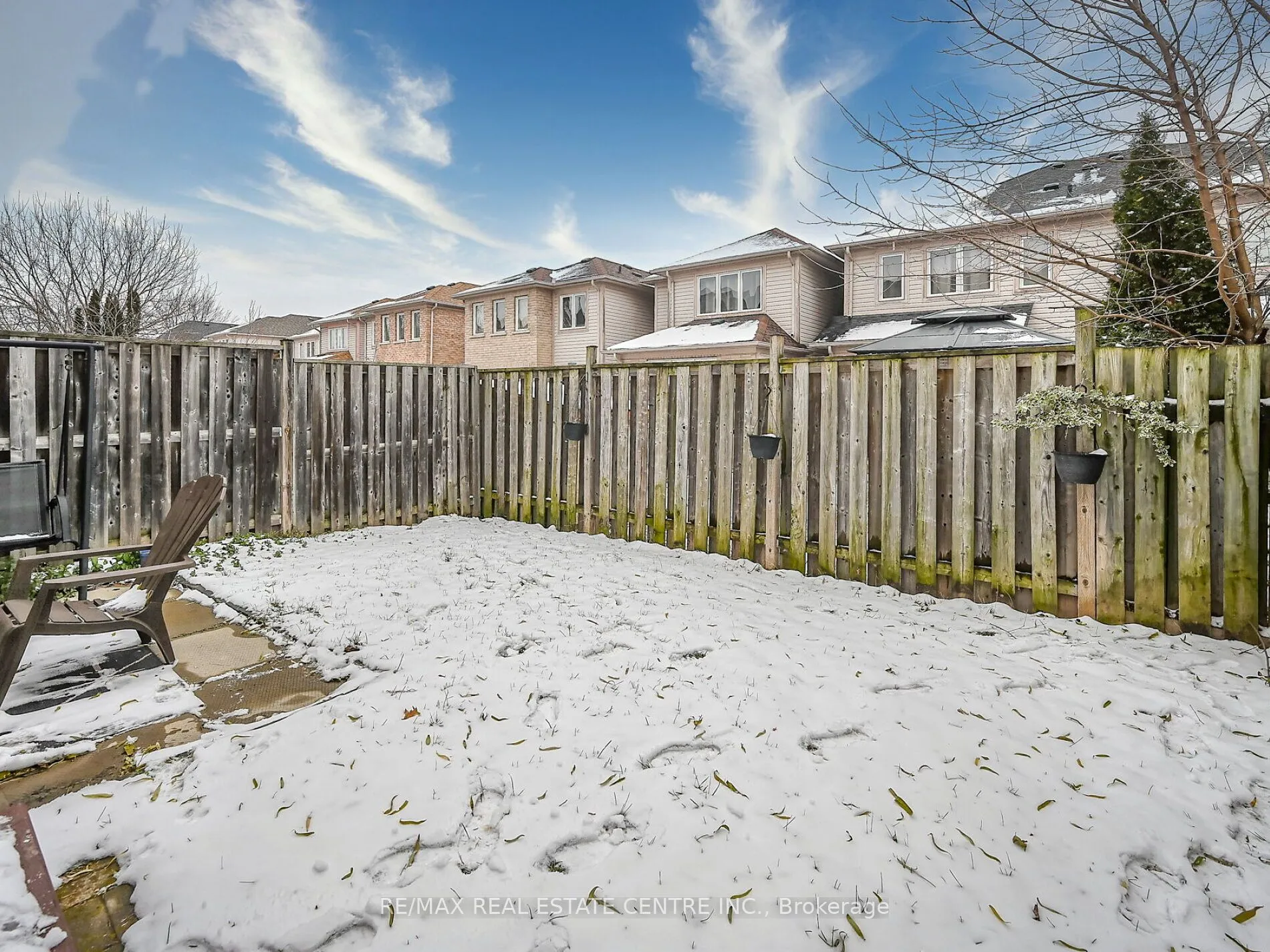 Att/Row/Townhouse living room at 778 Johnson Heights Milton
