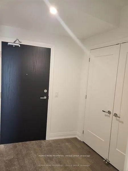 Condo Apartment living room at 293 The Kingsway N/A Toronto