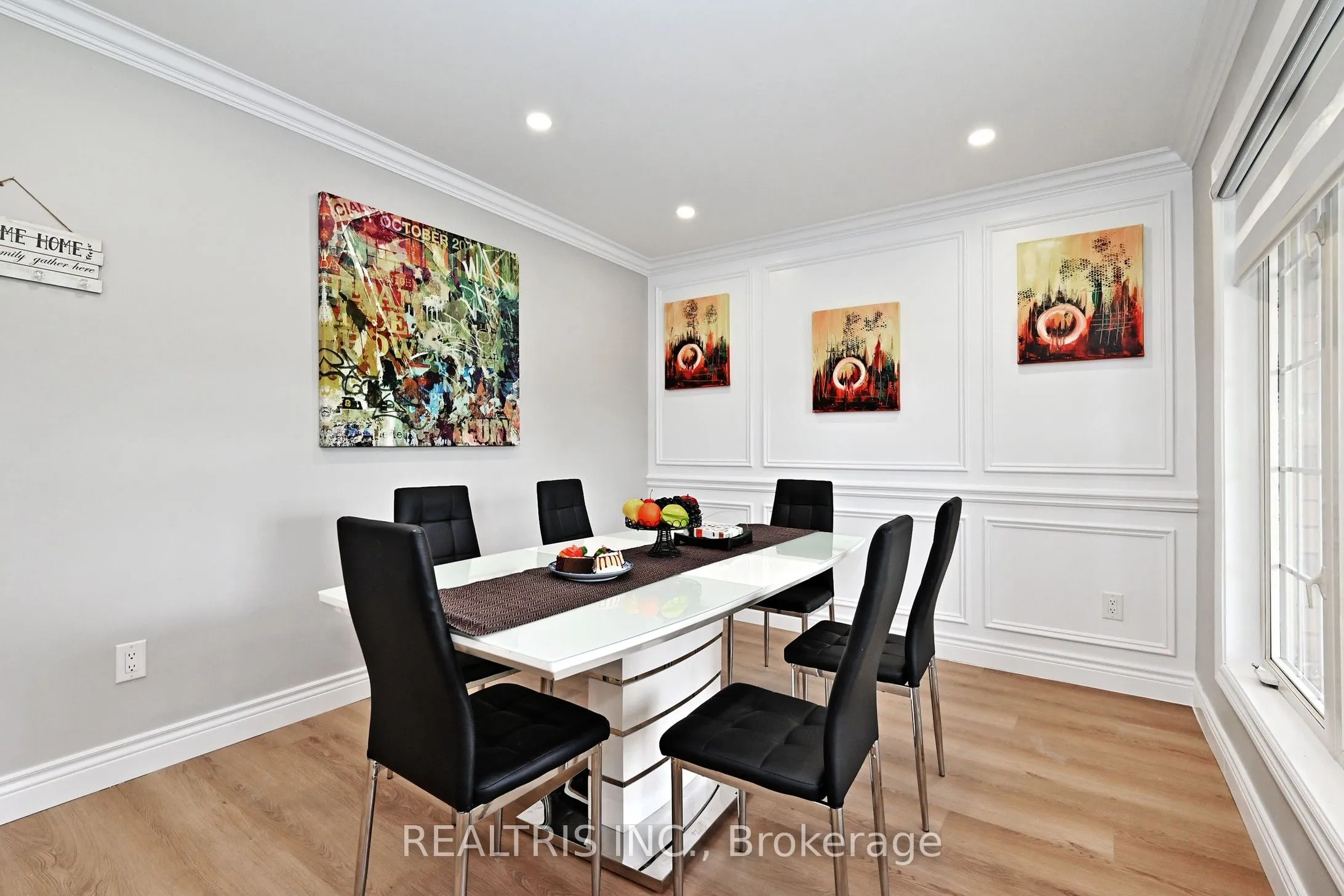 Detached interior view at 649 Marley Crescent Milton