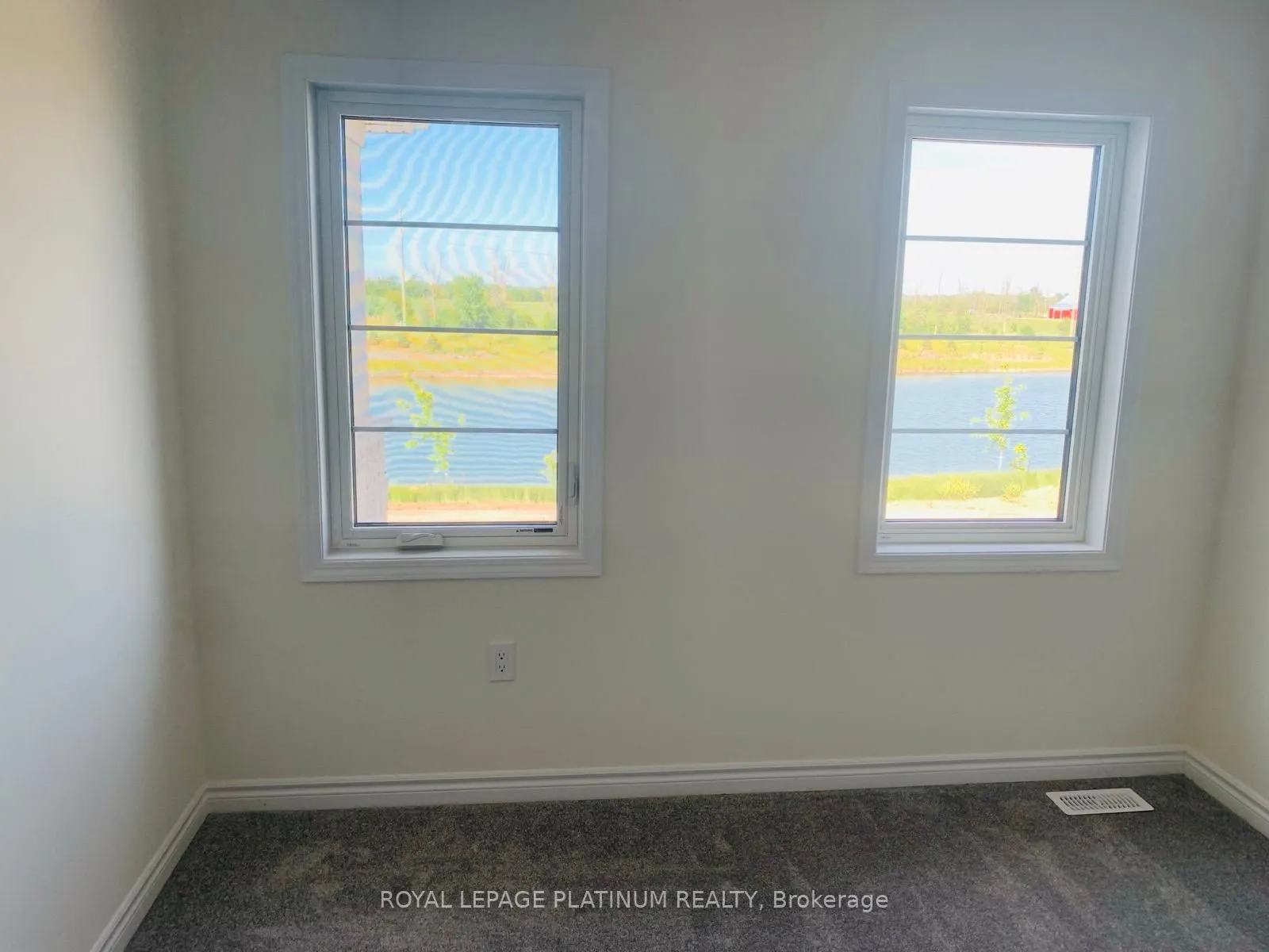 Att/Row/Townhouse kitchen at 1366 Sycamore Garden Milton
