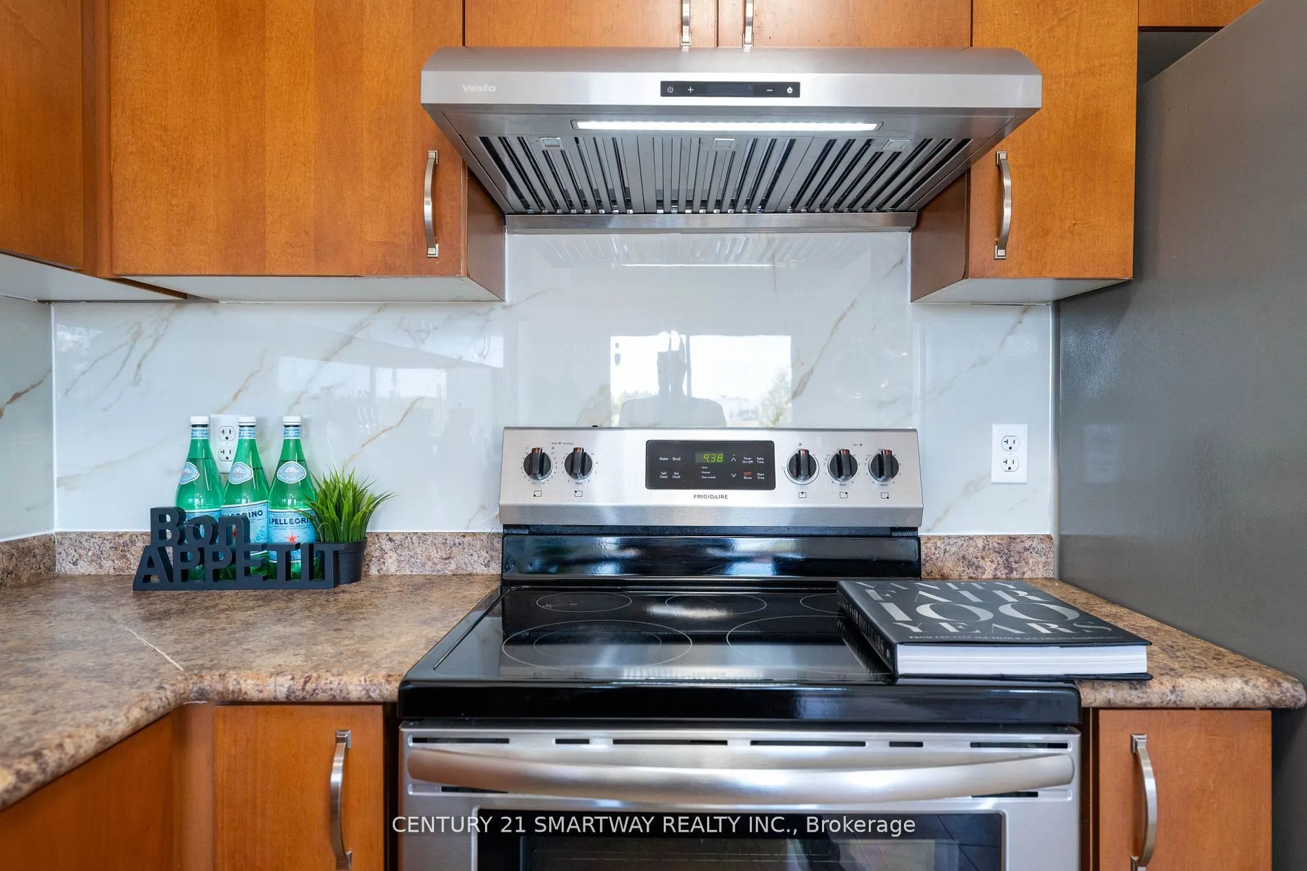 Att/Row/Townhouse kitchen at 3424 Angel Pass Drive Mississauga