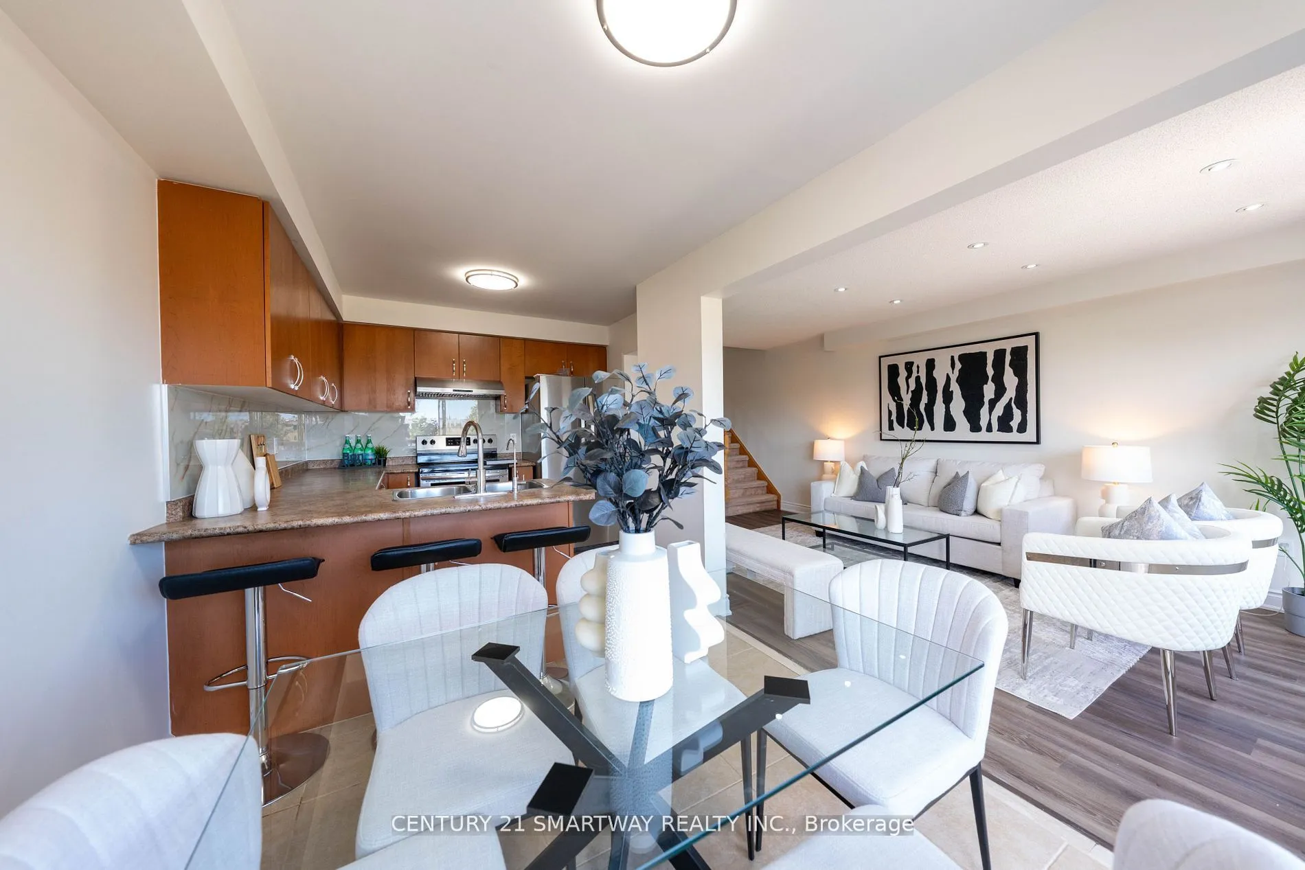 Att/Row/Townhouse interior view at 3424 Angel Pass Drive Mississauga