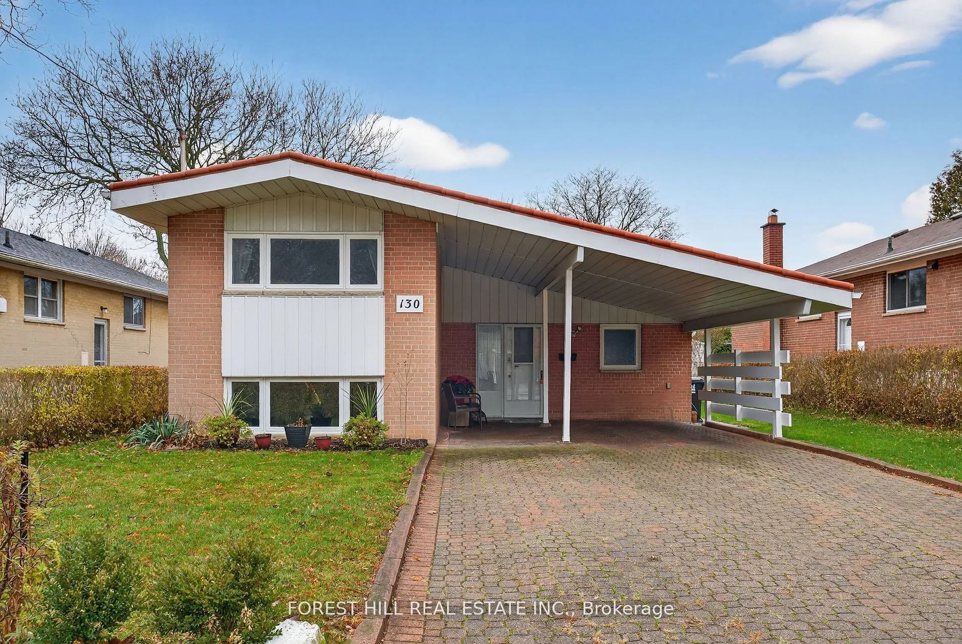 Detached 4 bedroom 2 bathroom at 130 Verobeach Boulevard in Toronto - MLS# W12605004