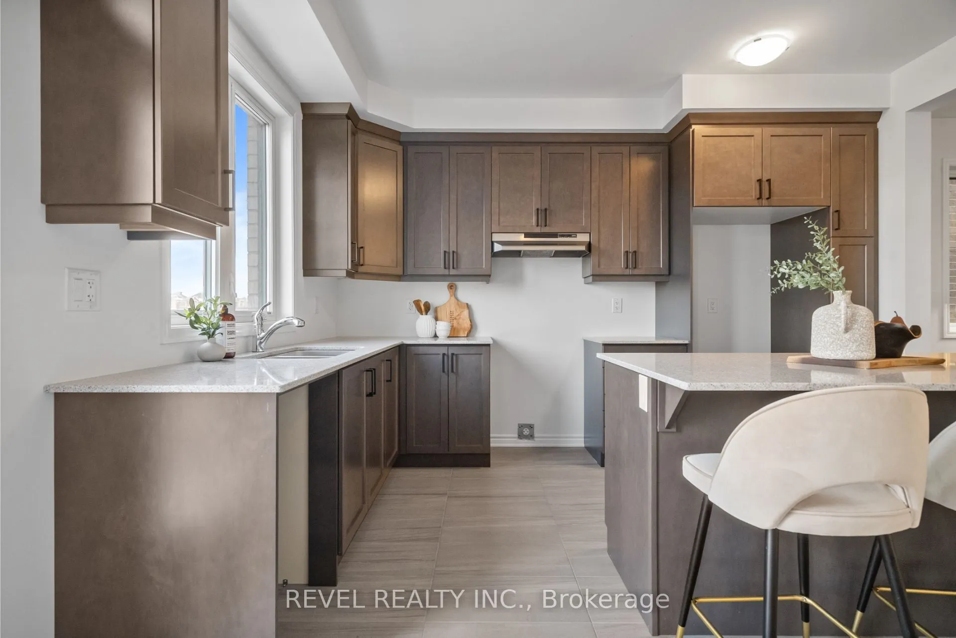 Detached interior view at 1545 Rothbury Crescent Milton