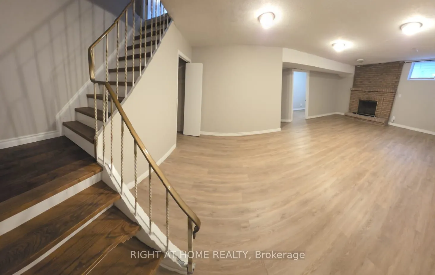 Detached 5 bedroom 4 bathroom at 9 Ontario Street in Mississauga - MLS# W12606360