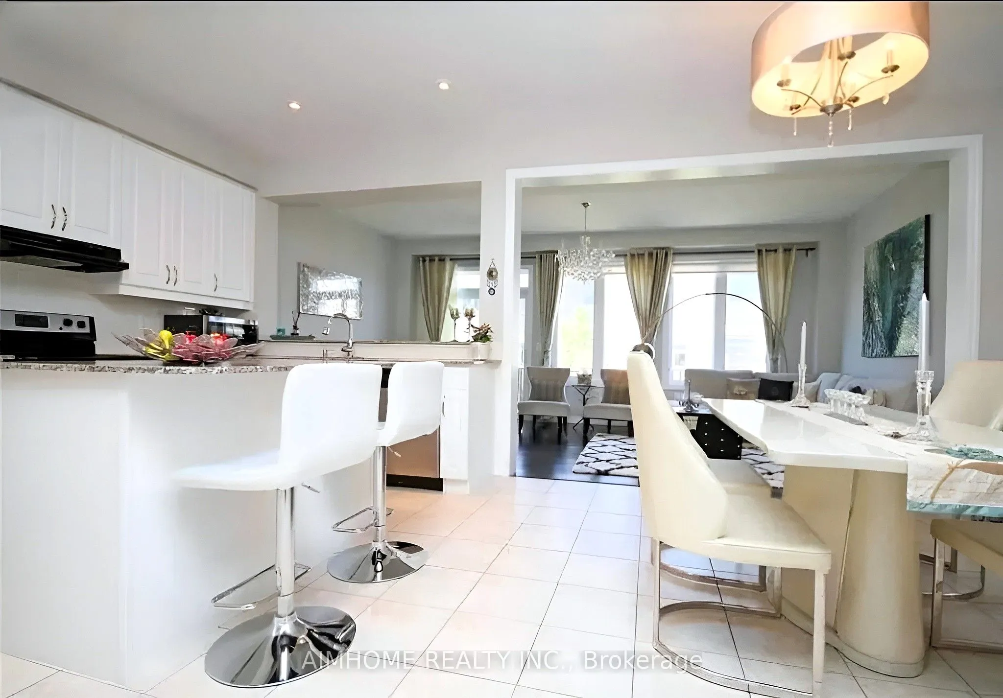 Att/Row/Townhouse kitchen at 103 Donovan Heights Milton