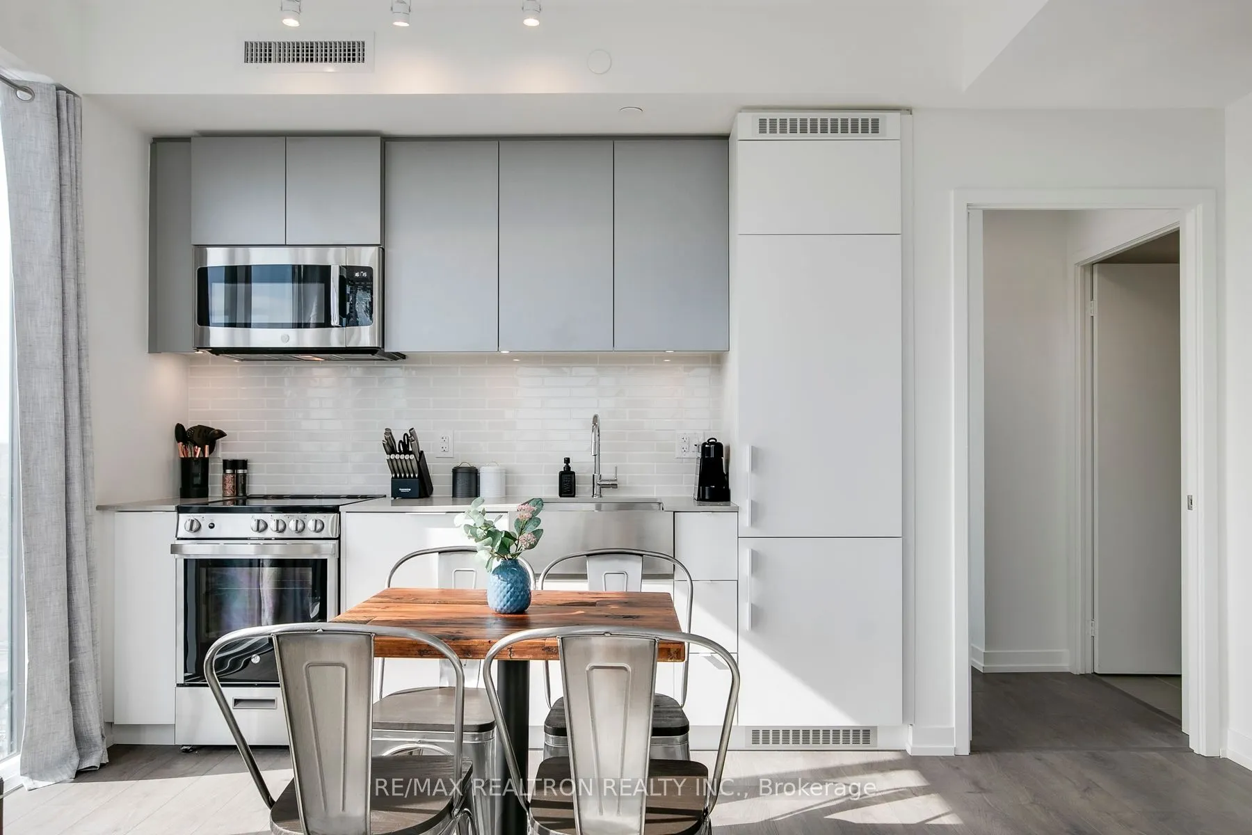 Condo Apartment interior view at 270 Dufferin Street Toronto