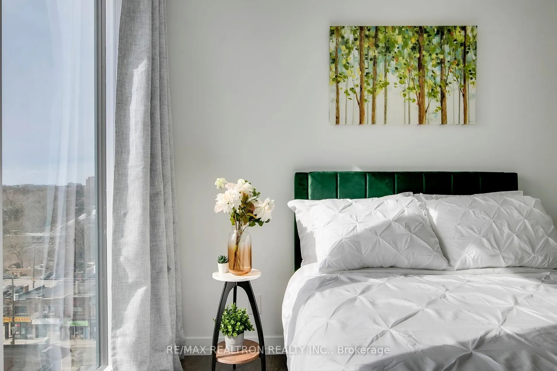 Condo Apartment kitchen at 270 Dufferin Street Toronto