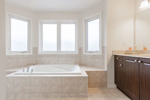 858 Savoline Boulevard, Milton, ON L9T 0Z1