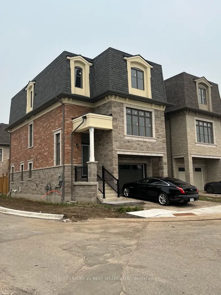 2102 Royal Gala Circle, Mississauga, ON L4Y 0H2