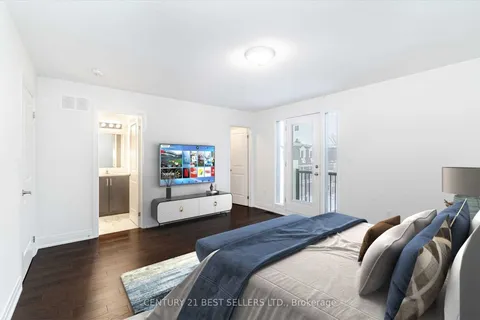 2102 Royal Gala Circle, Mississauga, ON L4Y 0H2