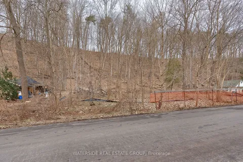 1403 Hidden Valley Rd, Burlington, ON L7P 0T5