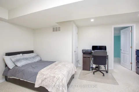 102 Grapevine Rd, Caledon, ON L7E 2M6