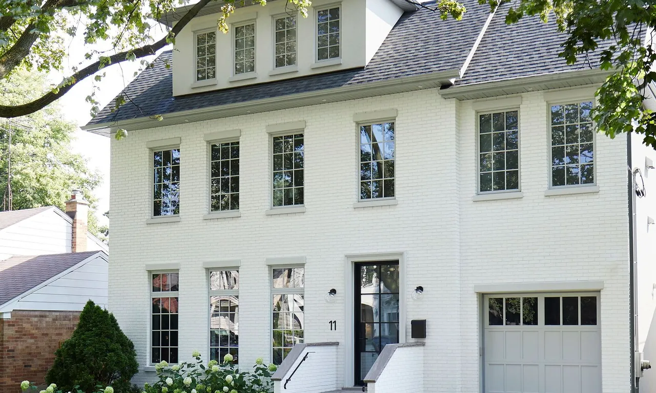 11 Beaucourt Rd, Toronto, ON M8Y 3G1