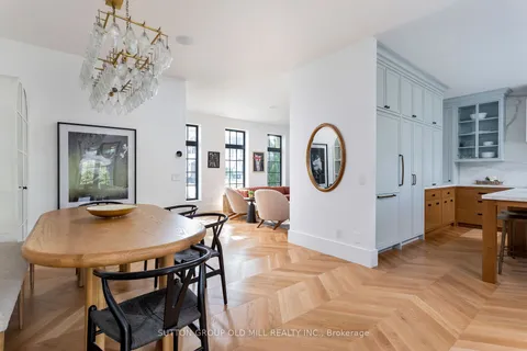 11 Beaucourt Rd, Toronto, ON M8Y 3G1