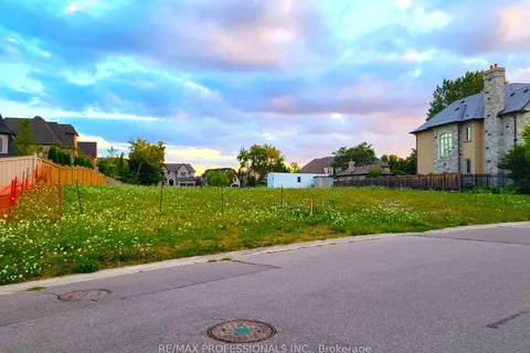 6826 Campbell Settler Crt, Mississauga, ON L4W 2Y4