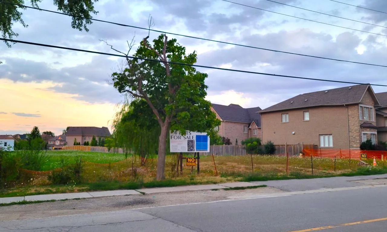 6833 Second Line, Mississauga, ON L4W 2Y4