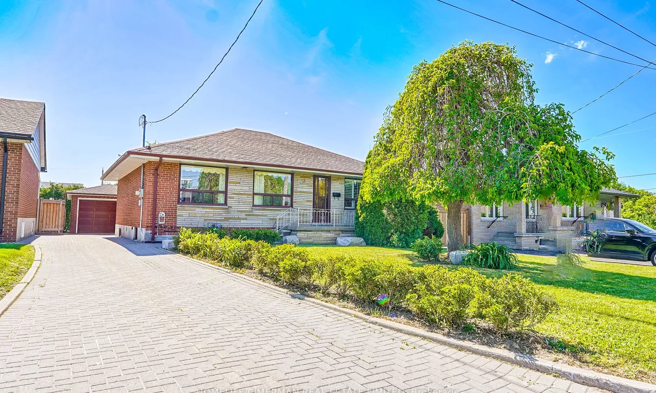 28 Renshaw St, Toronto, ON M3M 2C8