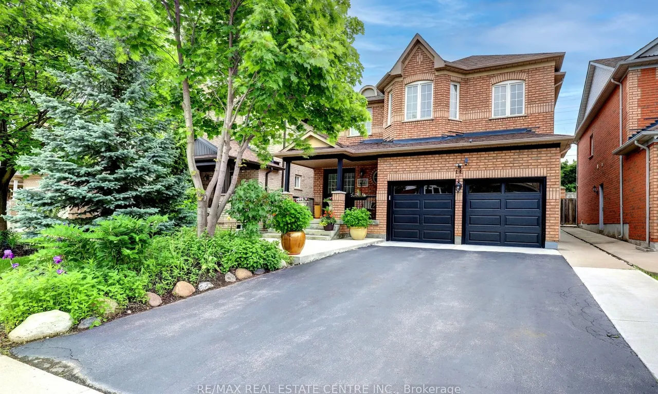 14 MASTERS GREEN Cres, Brampton, ON L7A 3K2