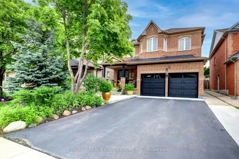 14 MASTERS GREEN Cres, Brampton, ON L7A 3K2
