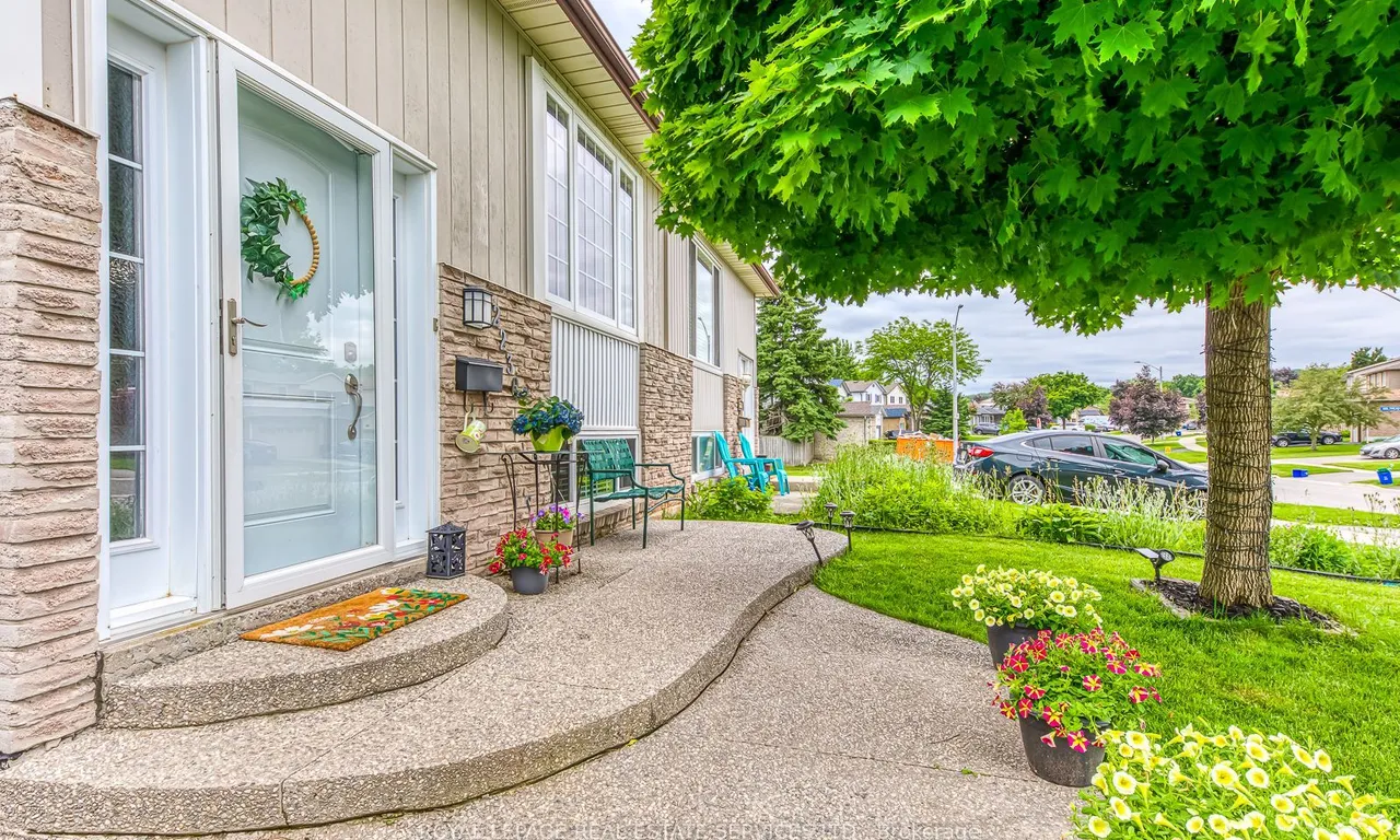 2230 Manchester Dr, Burlington, ON L7P 3W2