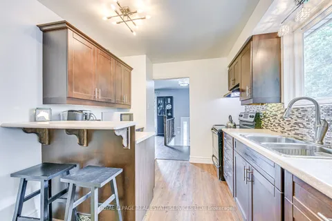 2230 Manchester Dr, Burlington, ON L7P 3W2