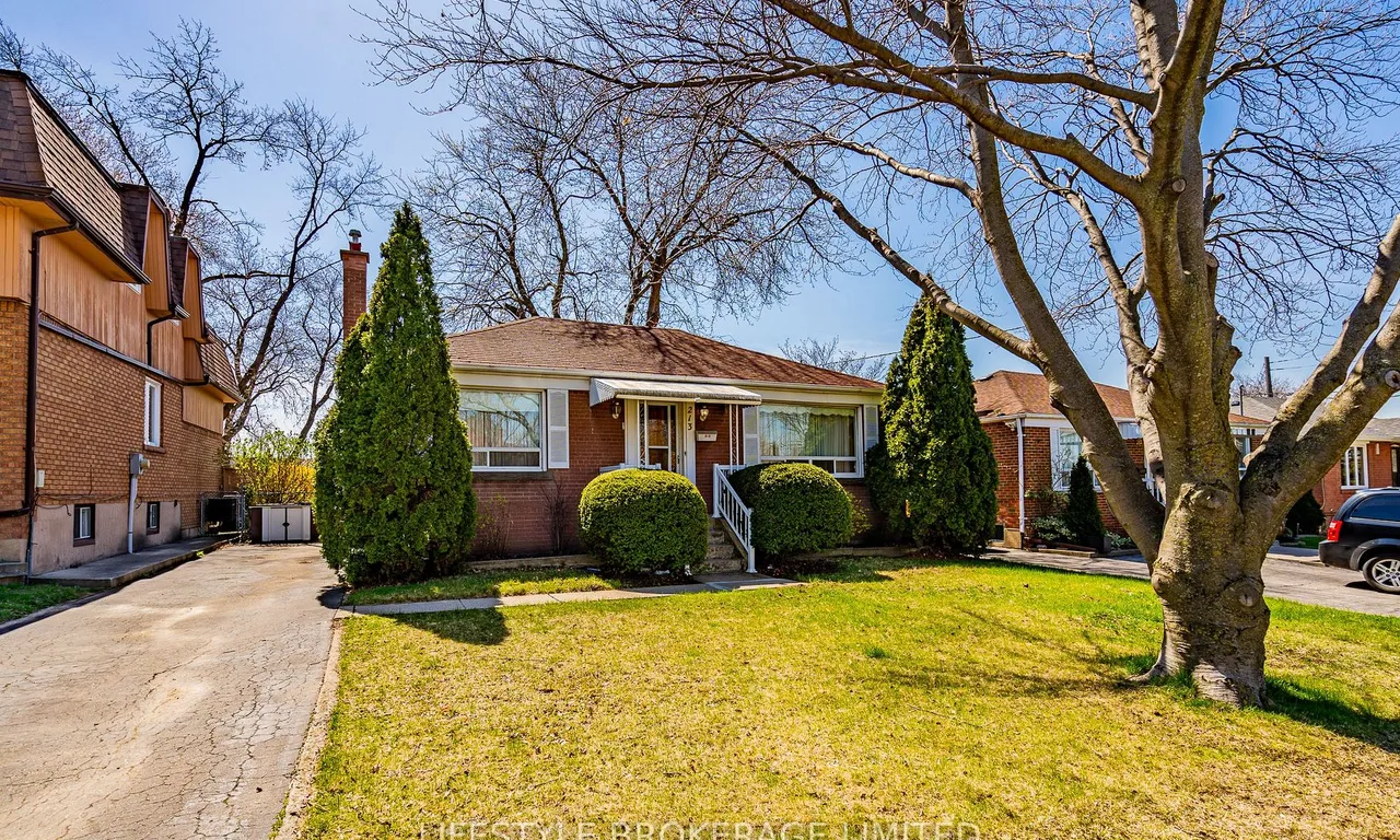 213 EPSOM DOWNS Dr, Toronto, ON M3M 1S8