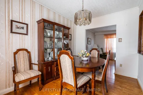 213 EPSOM DOWNS Dr, Toronto, ON M3M 1S8