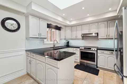 38 Larchmere Ave, Toronto, ON M9L 2N3