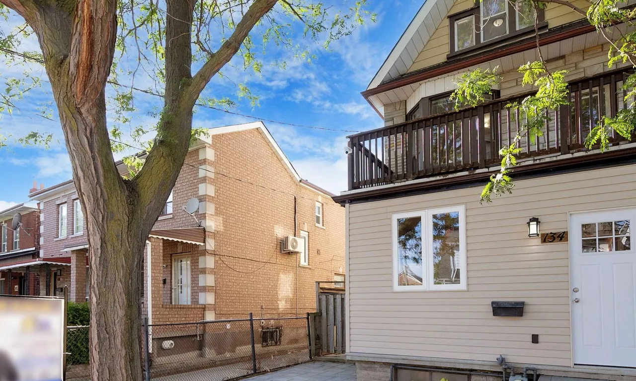 134 Millicent St, Toronto, ON M6H 1W4