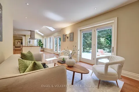 1735 Blythe Rd, Mississauga, ON L5H 2C3