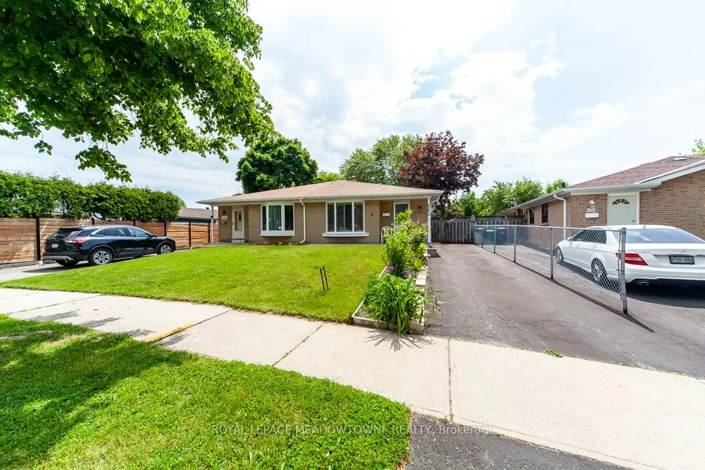 542 Lana Terr, Mississauga, ON L5A 3B3
