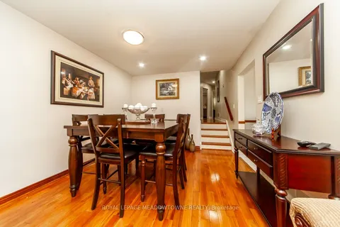 542 Lana Terr, Mississauga, ON L5A 3B3