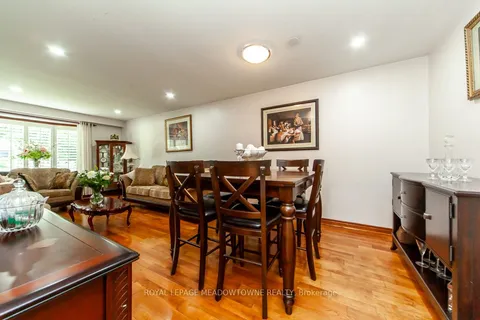 542 Lana Terr, Mississauga, ON L5A 3B3