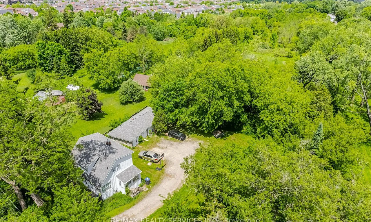 174 Victoria St, Brampton, ON L6Y 0A6