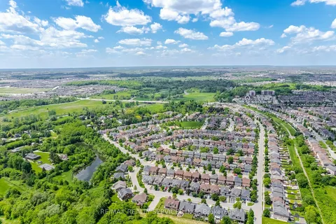 174 Victoria St, Brampton, ON L6Y 0A6